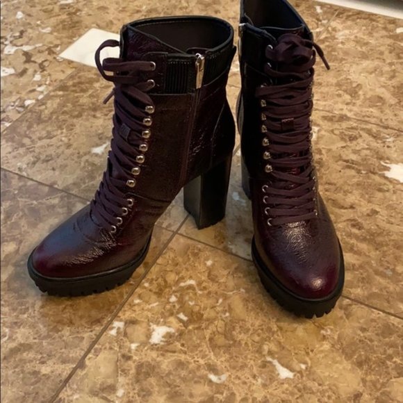 NWOB VINCE CAMUTO ERMANIA LACE UP BOOTIES sz 9.5 - Picture 6 of 12